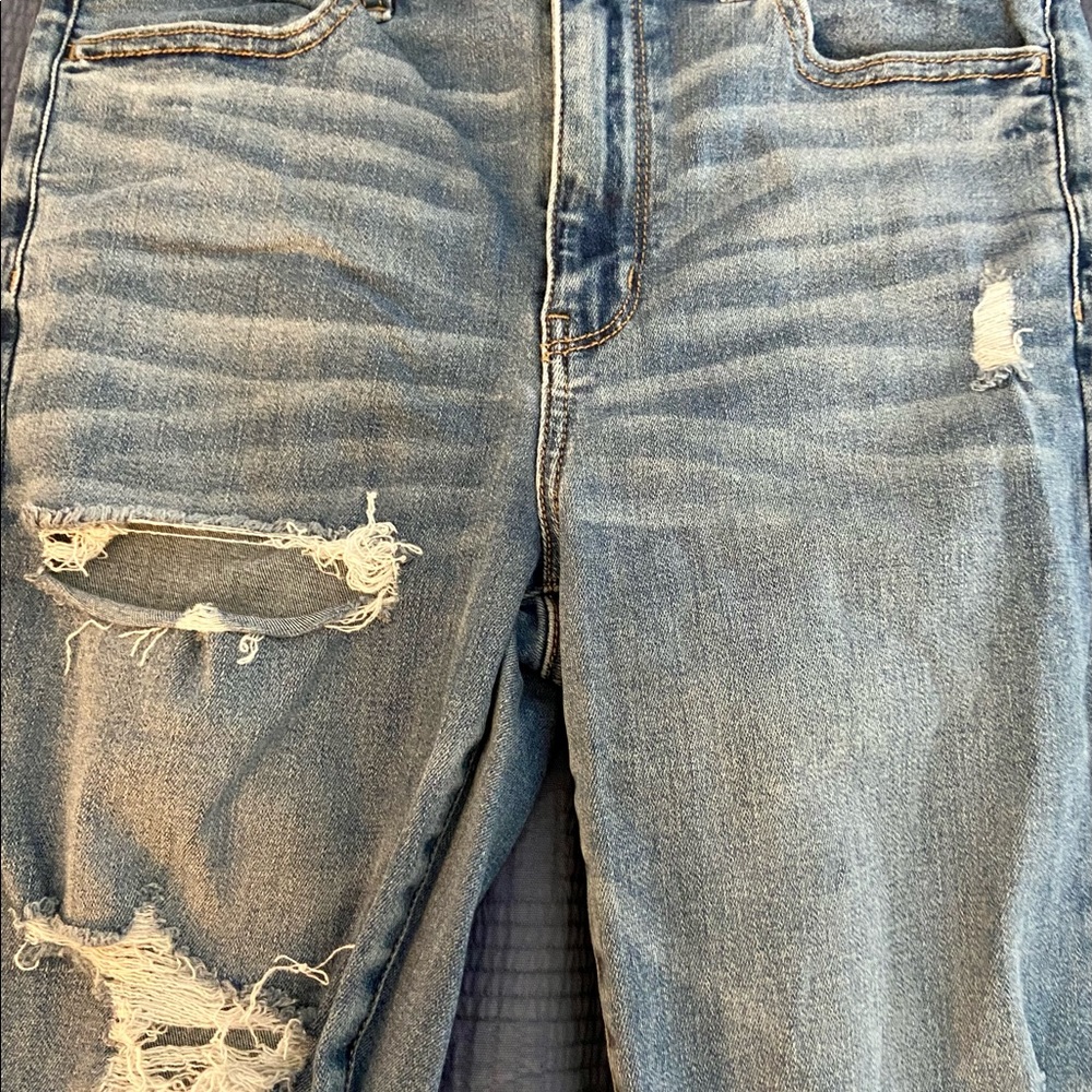 American eagle medium wash skinny jeans. Size 8 Long